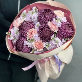 Букет "Софи" из хризантем Бигоуди, диантусов и ароматных маттиол в Одинцово