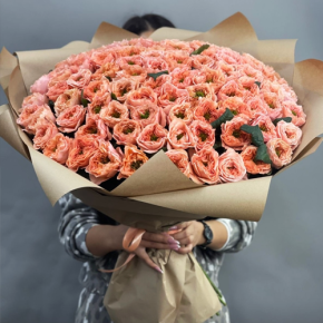 Букет "Персик" из 101 махровой розы Риджентс парк (60 см) в Одинцово