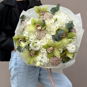 Букет "Эдем" из гортензии, орхидей, эустом, эвкалипта и озатамнуса в Одинцово
