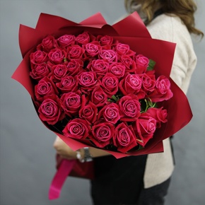 Букет из 35 малиновых роз Шангрила (50 см) в Одинцово