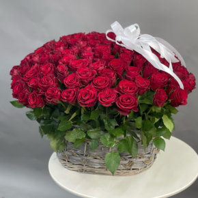 Композиция в корзине из 101 красной розы в Одинцово