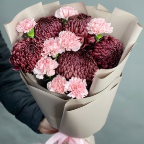 Букет из хризантем Бигоуди и розовых диантусов в Одинцово