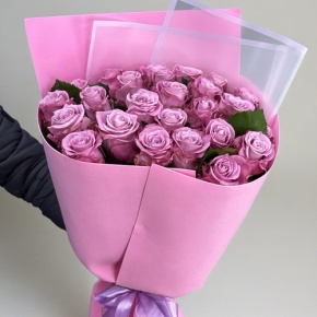 Букет из 25 тепличных лиловых роз Меритим в Одинцово
