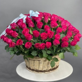 Композиция в корзине из 151 малиновой розы в Одинцово