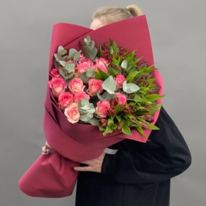 Букет "Тандем" из роз Джумилия и альстромерий в Одинцово