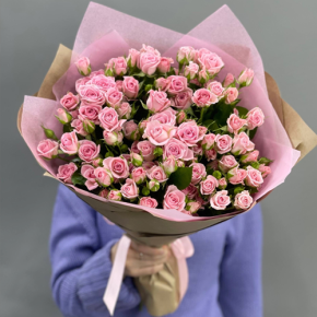 Букет  из 19 кустовых роз (60 см) в Одинцово