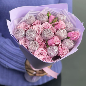 Букет из шоколадных пионов и кустовых роз в Одинцово