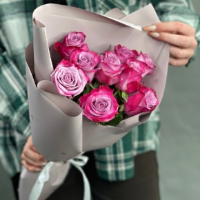 Букет "Сесилия" из 9 фиолетовых роз кения (40 см) в Одинцово