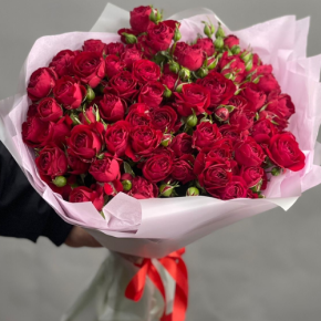 Букет из 17 красных кустовых пионовидных роз (50 см) в Одинцово
