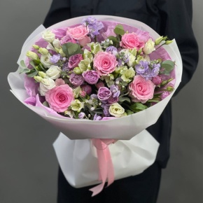 Букет "Хлоя" из альстромерий, кустовых роз, ароматных маттиол, эустом и махровых роз в Одинцово