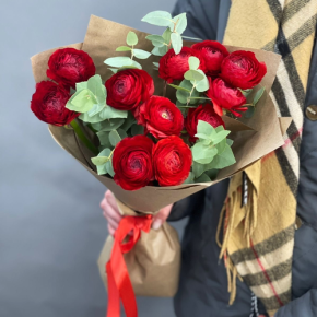 Букет из 11 ранункулюсов и эвкалипта в Одинцово