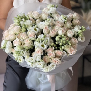 Букет "Пассаж" из эустом и кустовых роз в Одинцово