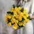 Букет из 25 лимонных роз с рускусом (40 см) в Одинцово Букет из 25 лимонных роз с рускусом (40 см) в Одинцово