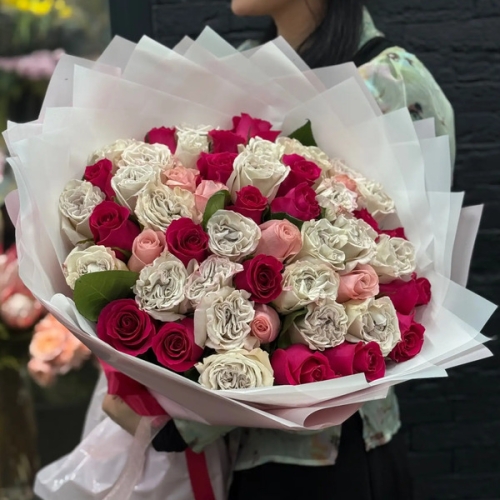 Микс из 51 Эквадорской розы "Малиновый лед" в Одинцово