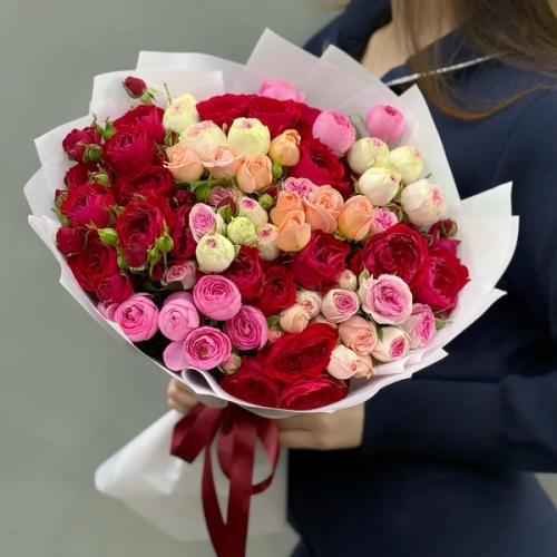 Букет из 15 разноцветных веток кустовых роз в Одинцово