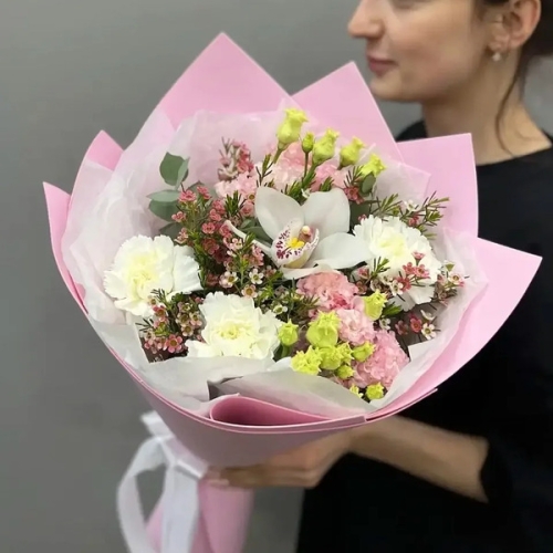 Букет с королевской орхидеей, диантусами, эустомой и шамелациумом в Одинцово