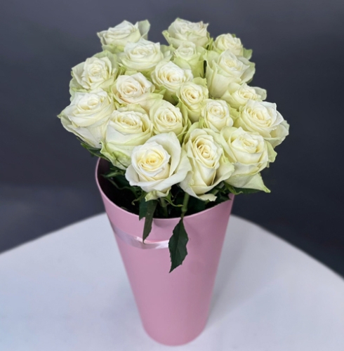 19 белых роз Кения в конусе в Одинцово